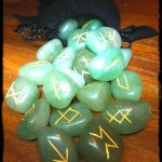 Runes aventurine verte